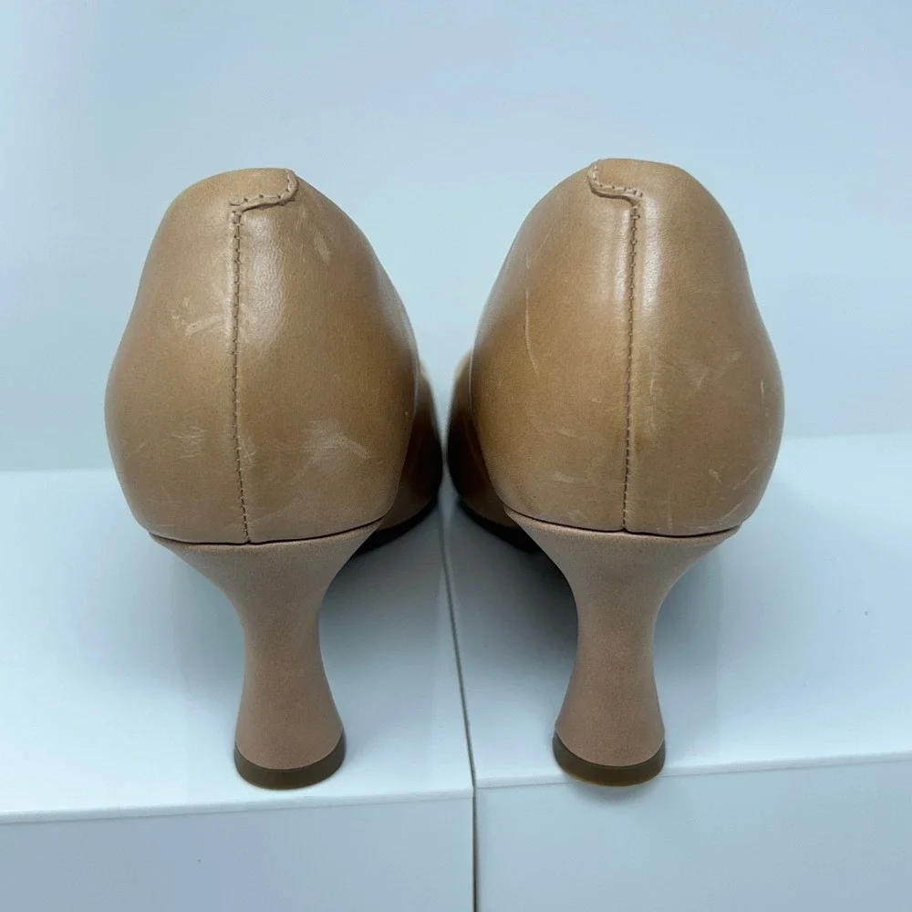 Clarks Womens 7W Warm Beige Leather Slip-On Kataleyna Gem Pump Dress Shoes NWOB